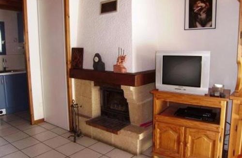Esquieze-Sere Apartment | Appartement T3 chaleureux, 7 pers, cheminée, animaux admis, WiFi, proche commerces - FR-1-402-87