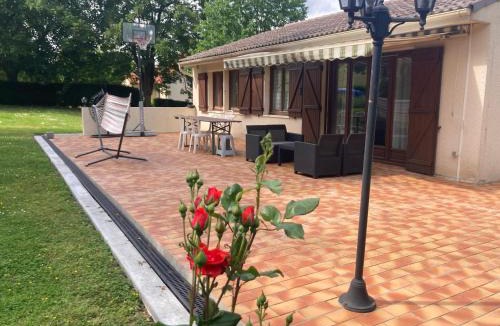 Givet Apartment | Appartement T3 dans pavillon avec terrasse et jardin