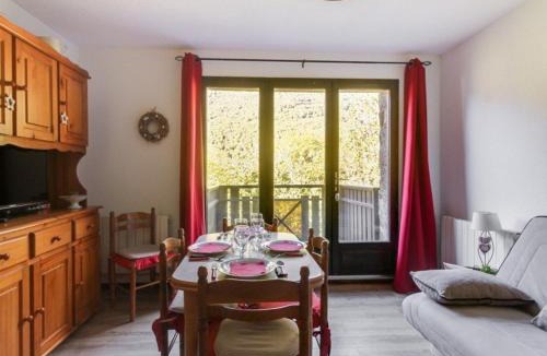 Esquieze-Sere Apartment | Appartement T3 Duplex 6 Pers. avec Cheminée et Balcon à Esquièze-Sère - FR-1-402-70