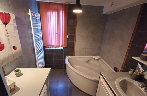 Chaponost Apartment | Appartement T3, Jardin, Parking