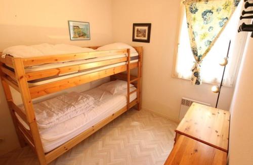 Bagneres-de-Luchon Apartment | Appartement T3 Sud avec Balcon et Parking à Bagnères-de-Luchon - 4 pers. - FR-1-313-178