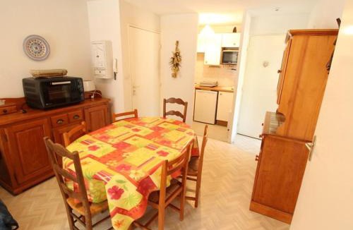 Bagneres-de-Luchon Apartment | Appartement T3 Sud avec Balcon et Parking à Bagnères-de-Luchon - 4 pers. - FR-1-313-178