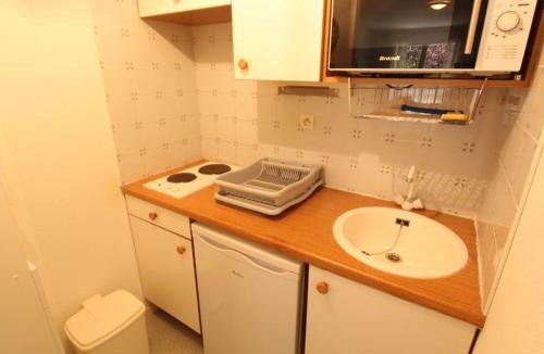 Bagneres-de-Luchon Apartment | Appartement T3 Sud avec Balcon et Parking à Bagnères-de-Luchon - 4 pers. - FR-1-313-178