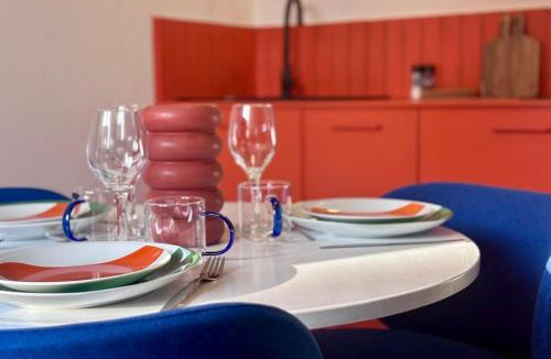 Castres Apartment | Appartement Thème Années 60' l Baignoire Jets l Clim l Netflix