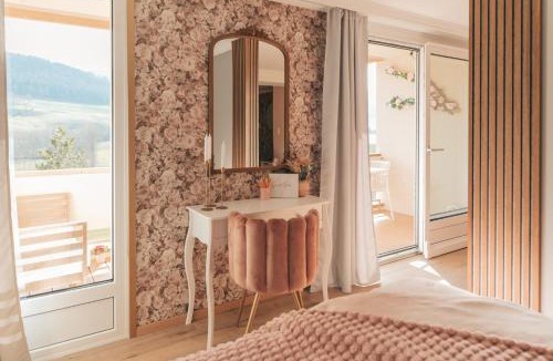 Couvet Apartment | Appartement thématique Au Creux de la rose