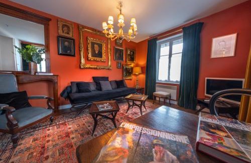 Lyons-la-Foret Apartment | Appartement touristique cosy T2 - Coeur village vue sur la Halle de Lyons la Foret