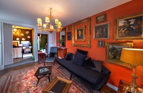 Lyons-la-Foret Apartment | Appartement touristique cosy T2 - Coeur village vue sur la Halle de Lyons la Foret