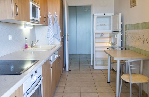 Les Chartreux Apartment | Appartement Tout Confort. Vue Imprenable sur la Rade et la Bonne Mère