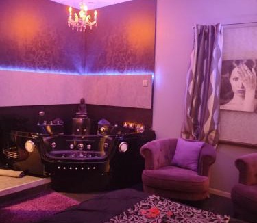 Pezenas Hotel | Appartement tout confort avec balnéo et lit king size