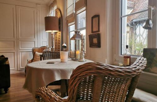 Beauvais Apartment | Appartement type parisien 75m²