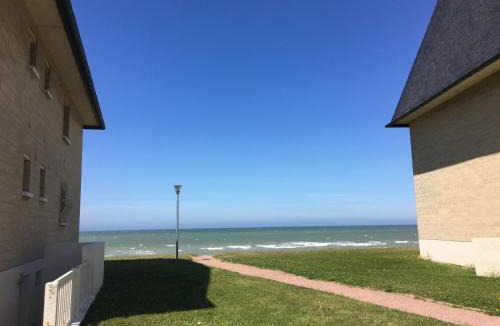 Le Home Apartment | Appartement Varaville: Face à la mer avec loggia et parking privé, 4 pers. - FR-1-487-306