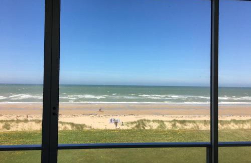 Le Home Apartment | Appartement Varaville: Face à la mer avec loggia et parking privé, 4 pers. - FR-1-487-306