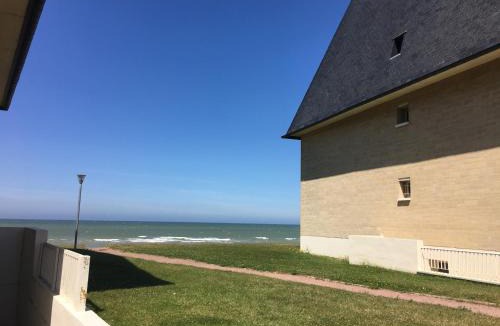 Le Home Apartment | Appartement Varaville: Face à la mer avec loggia et parking privé, 4 pers. - FR-1-487-306