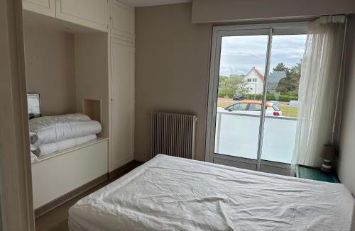 Le Home Apartment | Appartement Varaville: Face à la mer avec loggia et parking privé, 4 pers. - FR-1-487-306