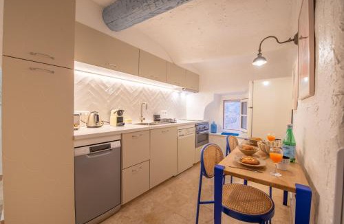 Old Town Apartment | Appartement vieux village - La Ponche