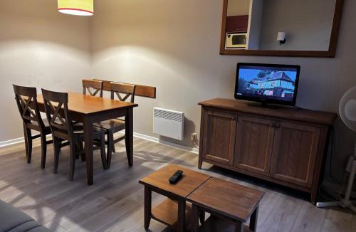 Monflanquin Apartment | Appartement Vue Lac & Piscine, Terrasse Privée, Résidence Mondésir