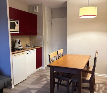 Monflanquin Apartment | Appartement Vue Lac & Piscine, Terrasse Privée, Résidence Mondésir