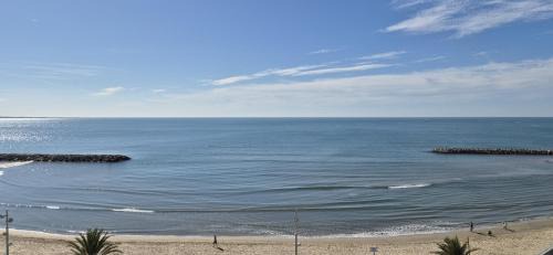 La Grande-Motte Apartment | Appartement vue mer exceptionnelle plage à 1 min, parking privé, 6 pers