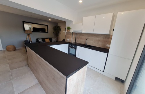Aigues-Mortes Apartment | Appartement vue Tour de Constance