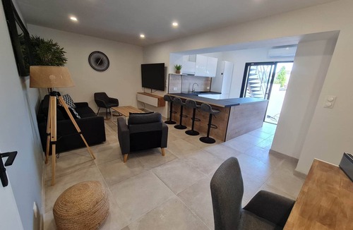 Aigues-Mortes Apartment | Appartement vue Tour de Constance