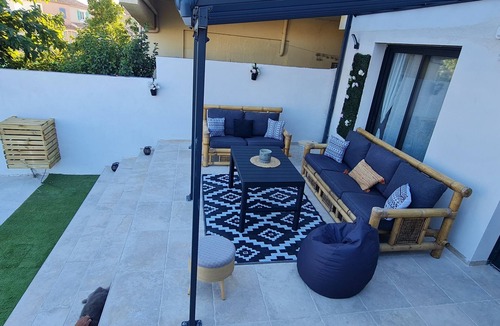 Aigues-Mortes Apartment | Appartement vue Tour de Constance