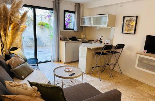 Aigues-Mortes Medieval City Apartment | Appartements 3 étoiles terrasse ou patio intra-muros