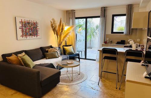 Aigues-Mortes Medieval City Apartment | Appartements 3 étoiles terrasse ou patio intra-muros