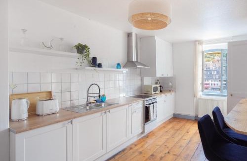 Enclos Apartment | Appartements avec vue sur le port