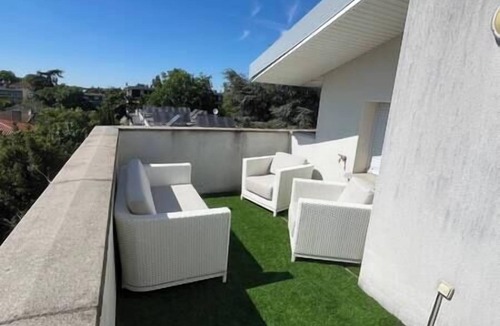 Roseraie Apartment | Appartment close to city center, AC and car park