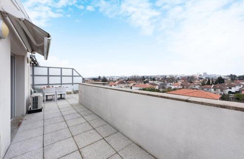 Roseraie Apartment | Appartment close to city center, AC and car park