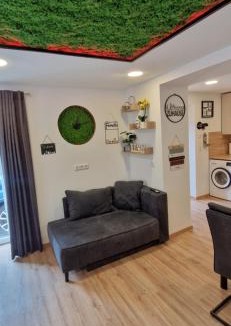 Posing Apartment | Appartment-Ferienwohnung mit Küche, Bad, WLAN, Klimaanlage, Modern eingerichtet