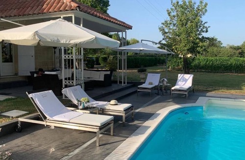 Saint-Pey-de-Castets House | Appartment at winery chateau Cadaulan