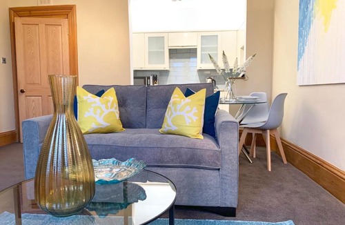 Glenisla House | Appealing Cottage in Dundee near Centre