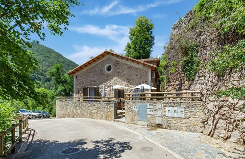 Ogassa Cottage | Appealing holiday home in Ogassa with patio