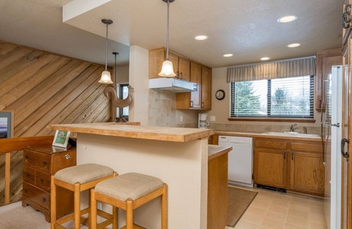 Elkhorn Village Condo | Appealing Mountain Condo with Golf Course Views in Elkhorn