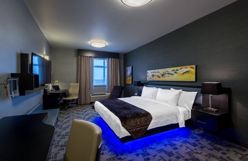 Calgary Hotel | Applause Hotel by CLIQUE