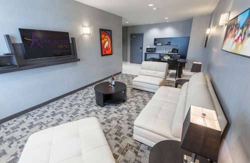 Calgary Hotel | Applause Hotel by CLIQUE