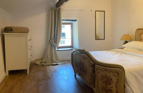 Oradour-sur-Vayres Villa | Apple Barn Cottage with 5 Bedrooms