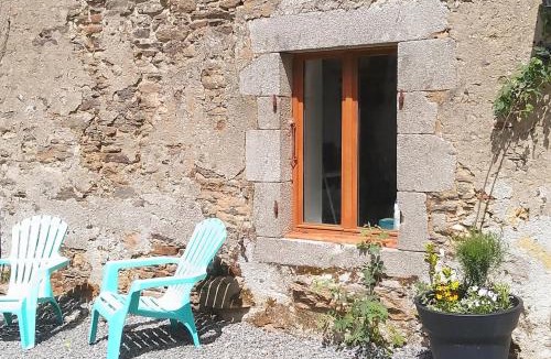 Oradour-sur-Vayres Villa | Apple Barn Cottage with 5 Bedrooms