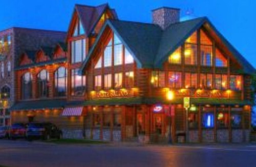 Mackinaw City Hotel | Apple Blossom Boutique 1