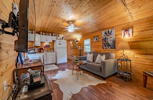 Orrtanna Cottage | Apple Blossom Cottage! HT Extra Cost