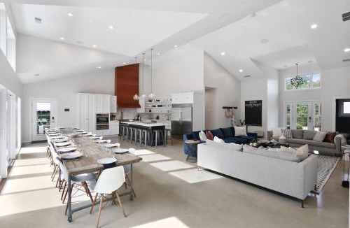 Union Pier House | Apple Blossom Resort by Dwell Vacations
