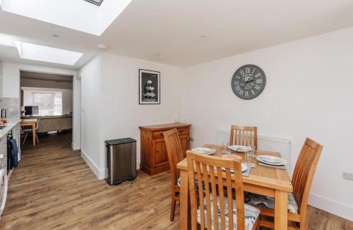 Henley House | Apple Blosson