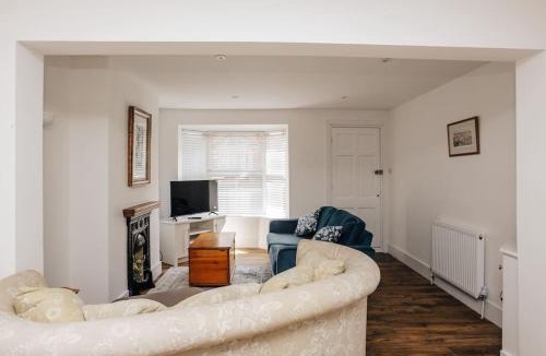 Henley House | Apple Blosson