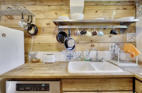 Batawa Cottage | Apple Cider Mill (attached separate unit)