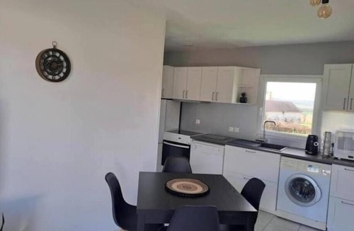 Les Moutiers-en-Cinglais House | Apple blossoms