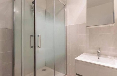 Les Moutiers-en-Cinglais House | Apple blossoms