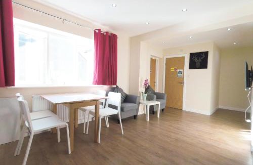 Hillingdon Apartment | Apple Garden A-3