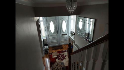 Queensbury House | Apple House Wembley Twin Room shared bathroom