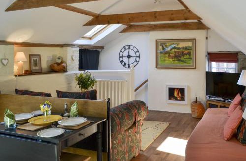 Hotham House | Apple Loft